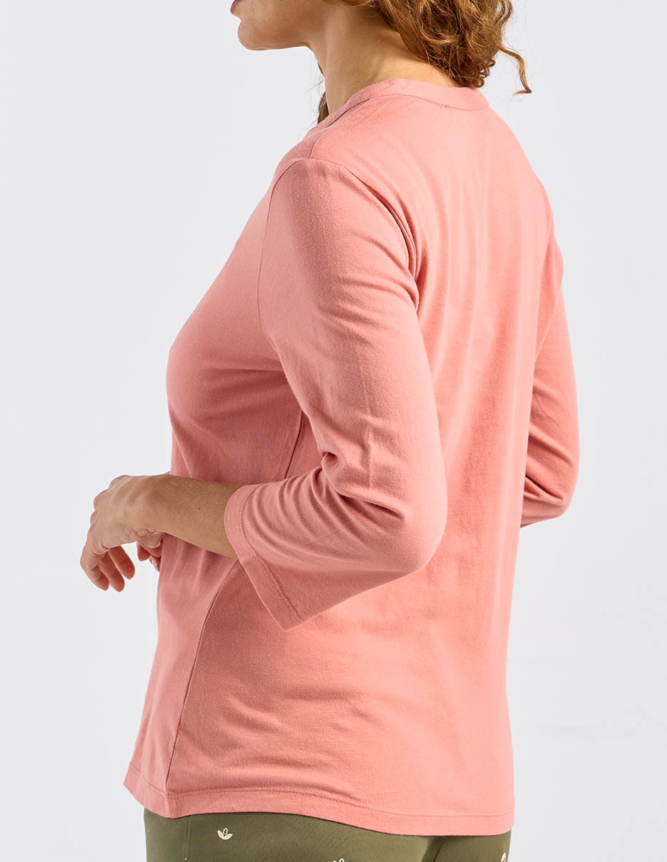 Playera manga 3/4 cuello V para mujer 5