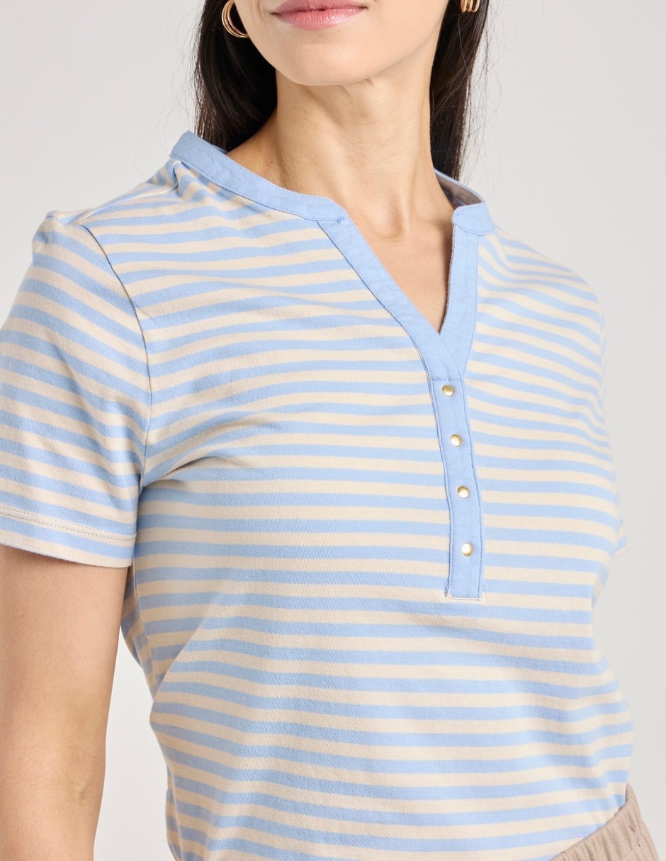 Playera manga corta cuello V para mujer 4