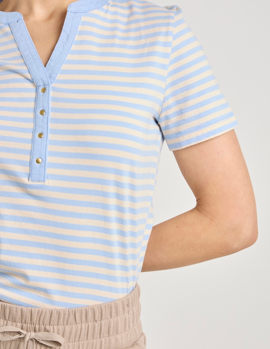 Playera manga corta cuello V para mujer 5