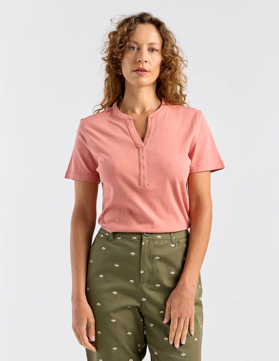 Playera manga corta cuello V para mujer
